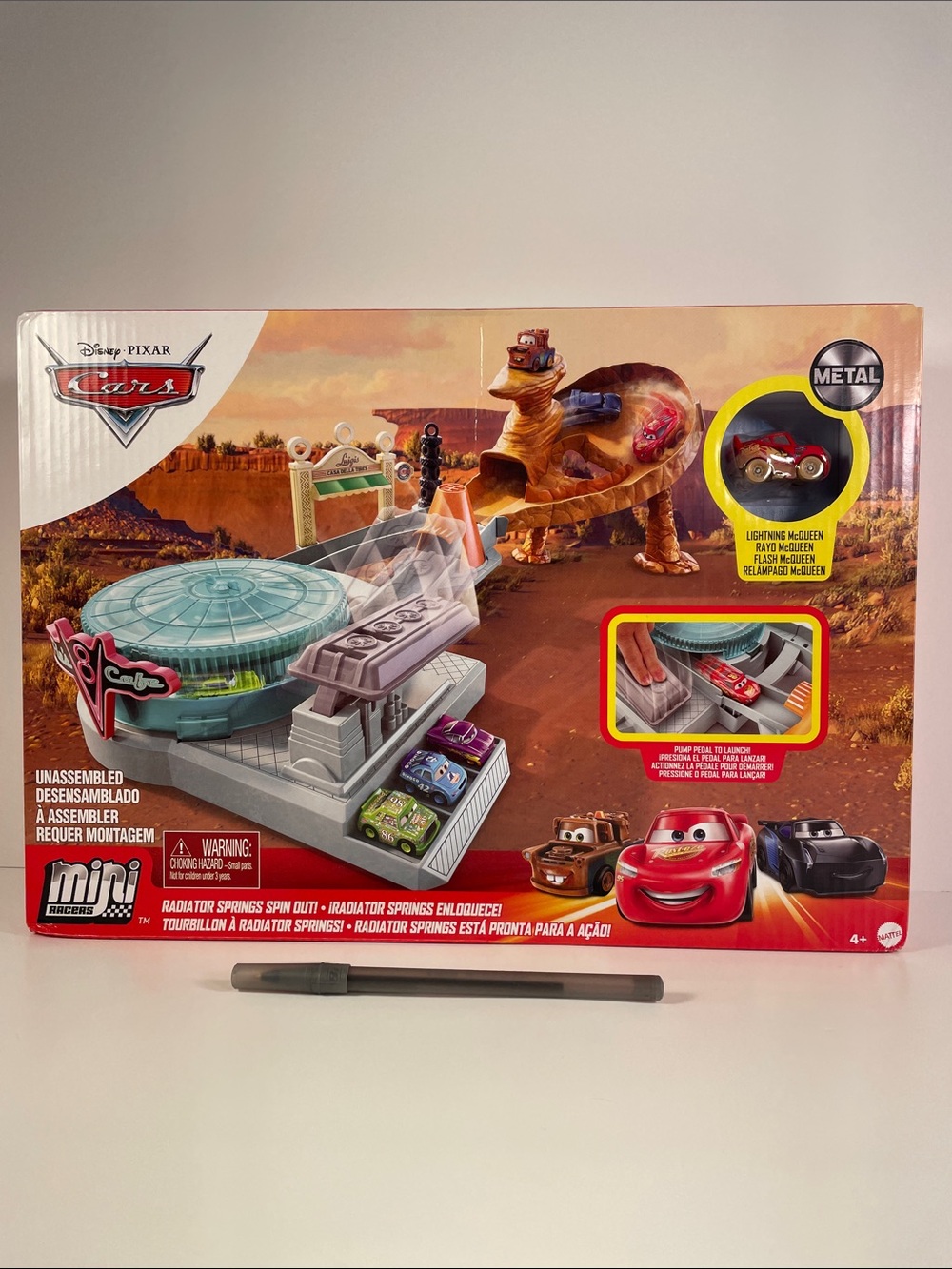 Cars Radiator Springs Mini Racers Spin Playset - cardboard creases and dents